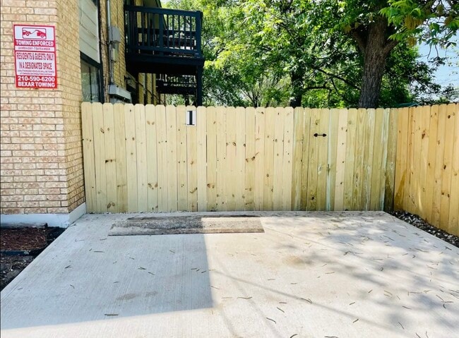 Building Photo - 336 Victor St