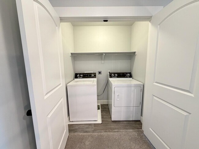 Building Photo - 347 W 410 N St