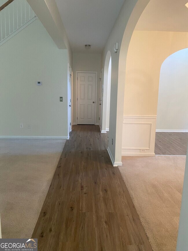 Building Photo - 539 Greyhawk Way