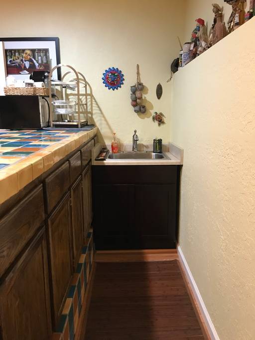 Kitchenette with lots of options - 4766 Geranium Pl