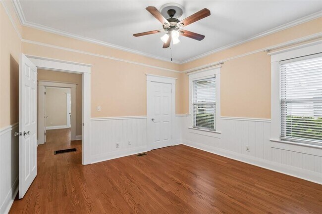 Building Photo - 1107 W Horatio St