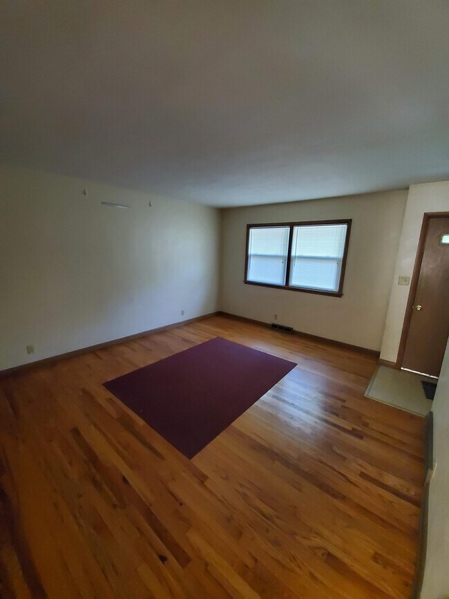 Building Photo - 433 Hawthorne Ct