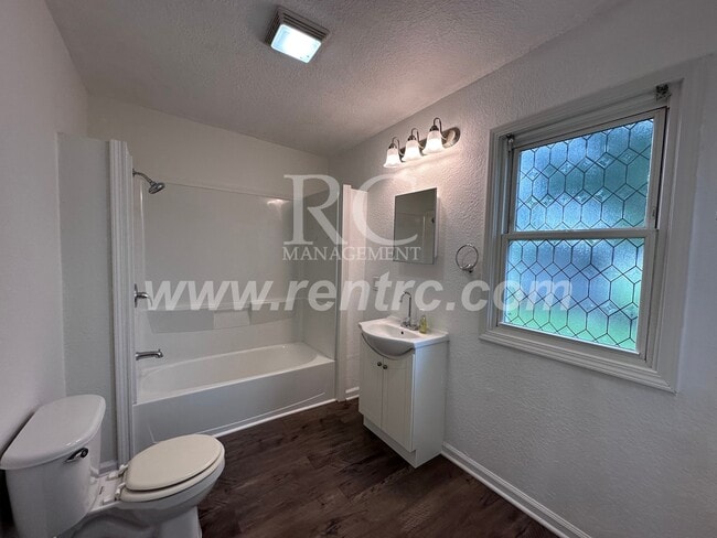 Building Photo - 702 Sandusky-