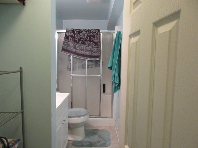 Building Photo - $1,300- 1 Bedroom, 1 Bathroom Cozy Unfurni...