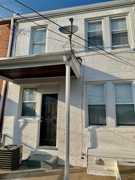 Building Photo - 3063 Mayfield Ave