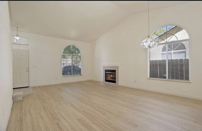 Building Photo - 5451 Governor Cir