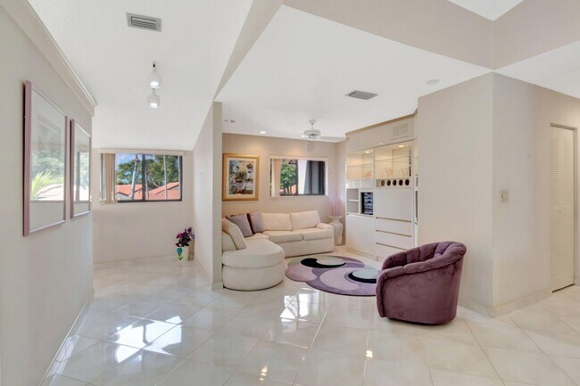 Building Photo - 10592 Tropic Palm Ave