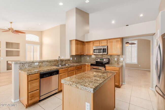 Building Photo - 6122 W Linda Ln