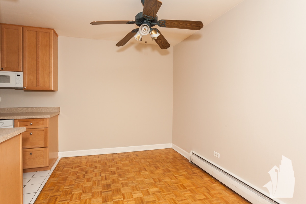 Building Photo - 420 W Aldine Ave