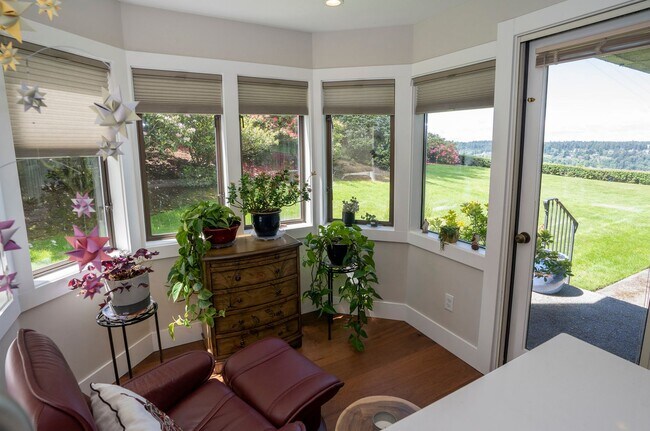 Building Photo - Sweeping waterfront views in this 2-Bedroo...