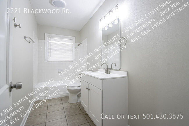 Building Photo - 2221 Blackwood Rd