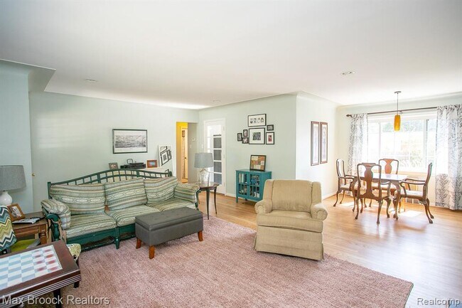 Building Photo - 4163 Amherst Rd