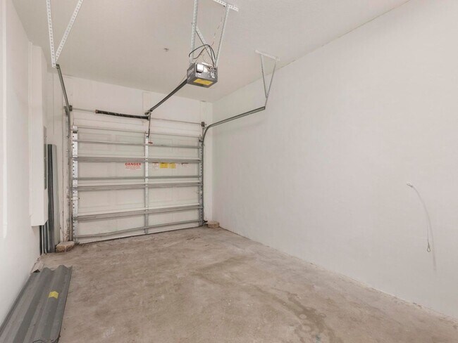 Building Photo - Coventry Townhomes