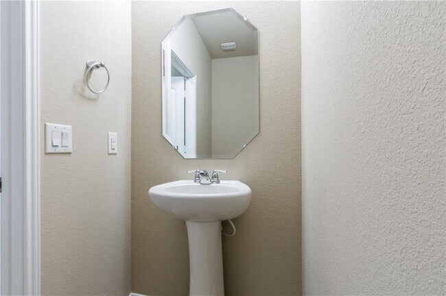 Building Photo - 6608 San Isidro Dr