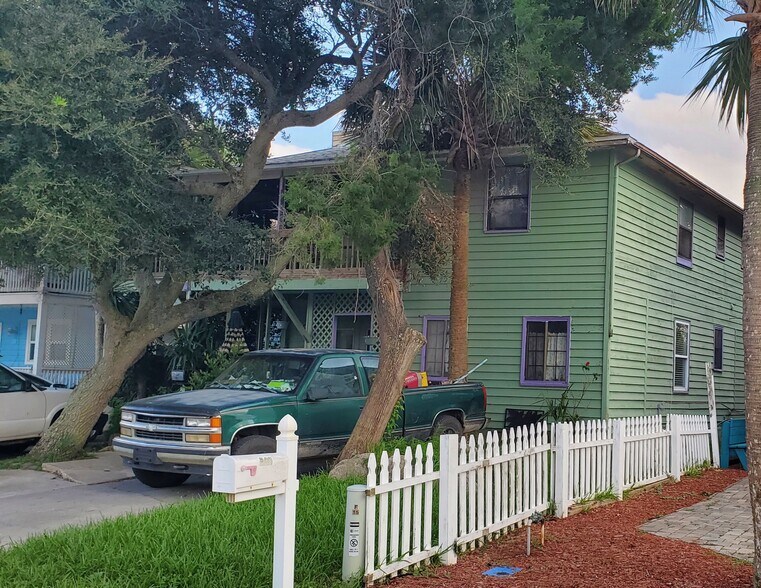 Building Photo - 15 B St