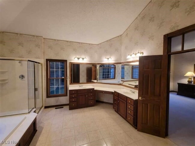Building Photo - 4466 Forest Brooke Ct N