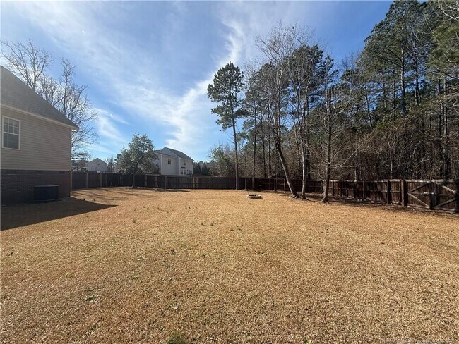 Building Photo - 352 Old Field Loop