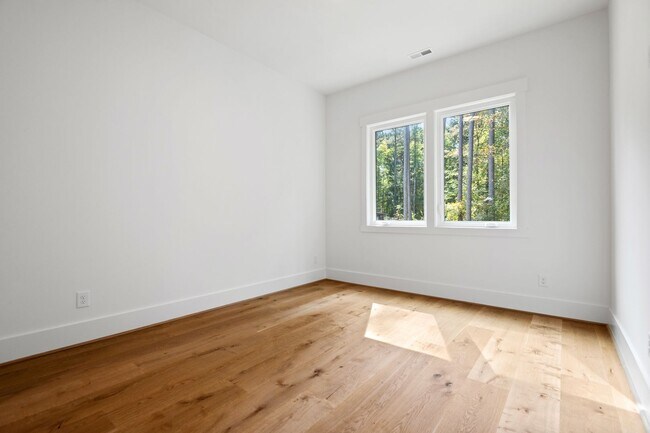 Building Photo - Modern 5-bedroom, 5-bathroom home in Durham