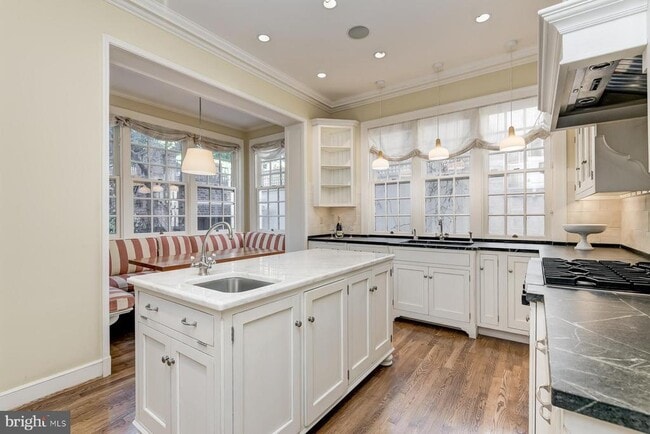 Building Photo - 2425 California St NW