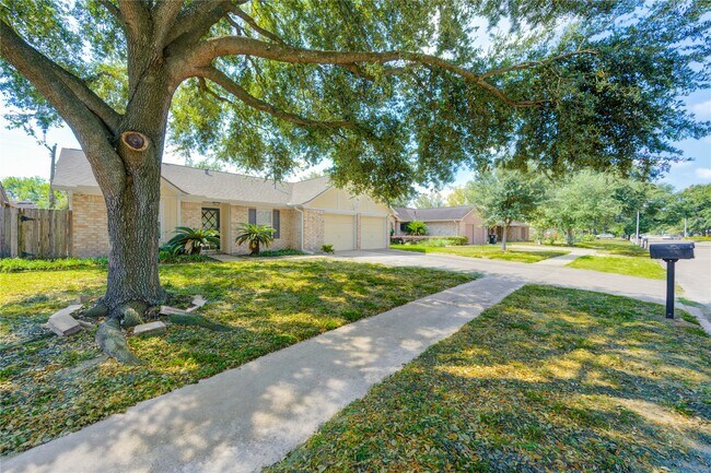Primary Photo - 5711 Weeping Willow Rd