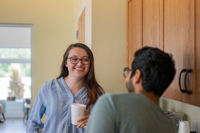 Building Photo - 2402 Clubhouse Ct