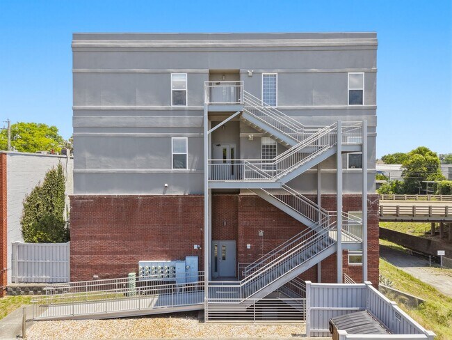 Building Photo - 619 N 4th St