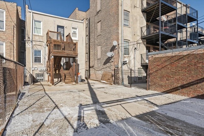 Building Photo - 4211 W Gladys Ave