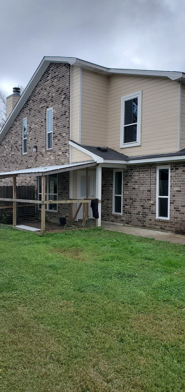 Building Photo - 15861 N King Bradford Dr