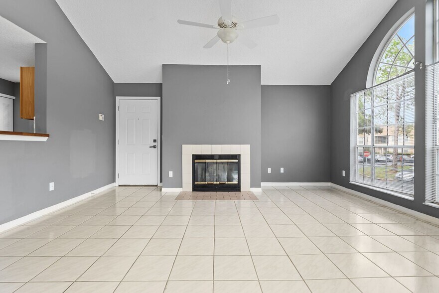 Building Photo - 709 Youngstown Pky