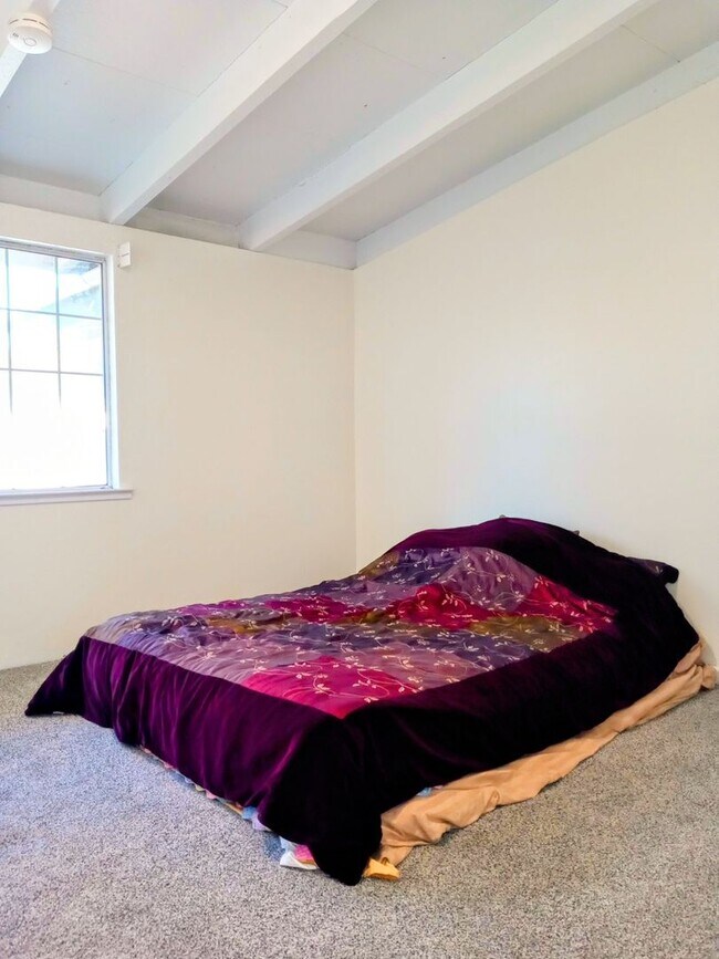 Building Photo - Refurbished 3bd Single Story House With Carport & Large Yards