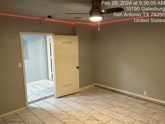 Building Photo - Comfort and Convenience Awaits YOU!