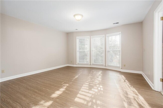 Building Photo - 5647 Queensborough Dr