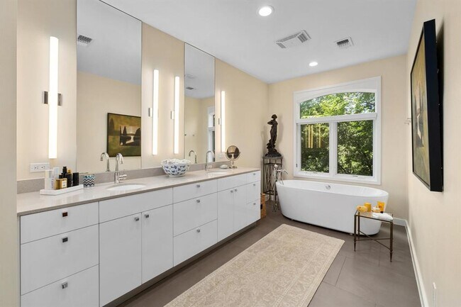 Building Photo - 3718 Bridle Path