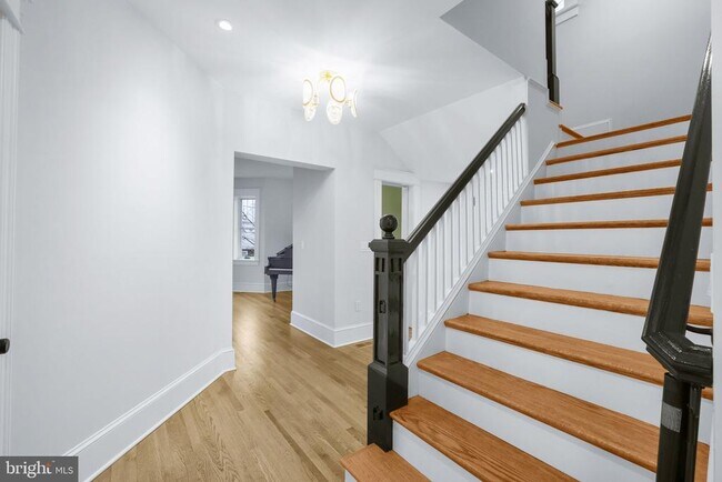 Building Photo - 3744 Huntington St NW