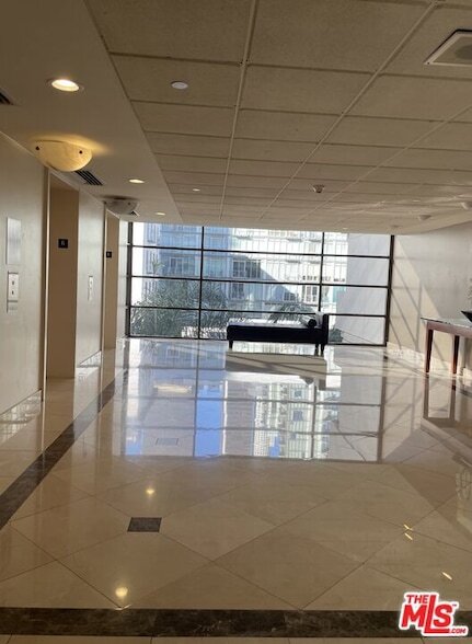 Building Photo - 600 W 9th St