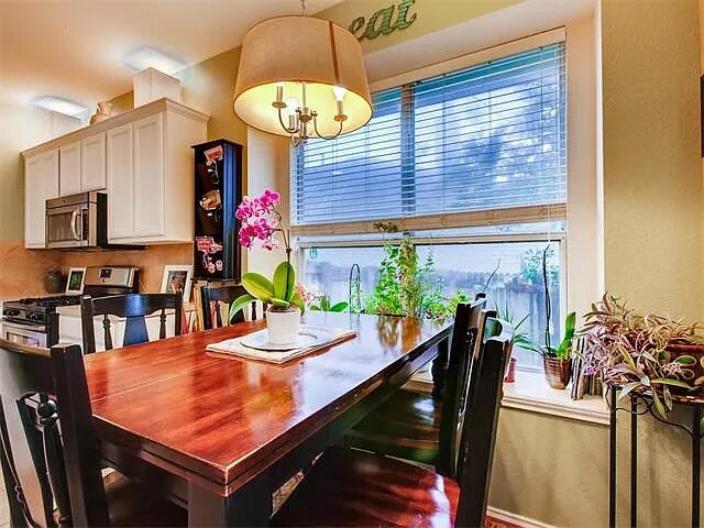 Building Photo - 2221 Speidel Dr