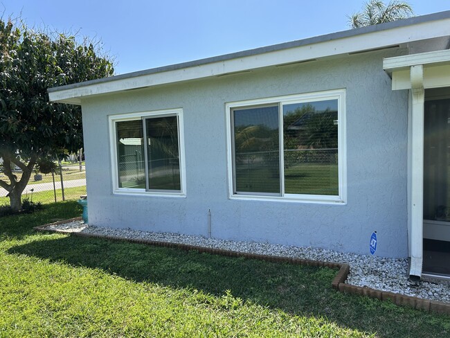 Building Photo - 6579 Country Wood Way