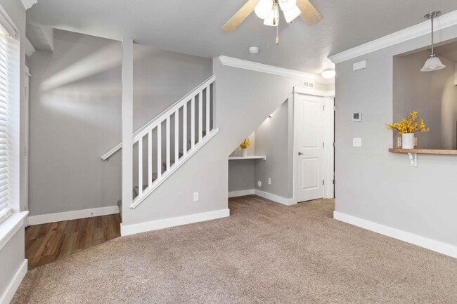 Building Photo - 2 bedroom Townhome