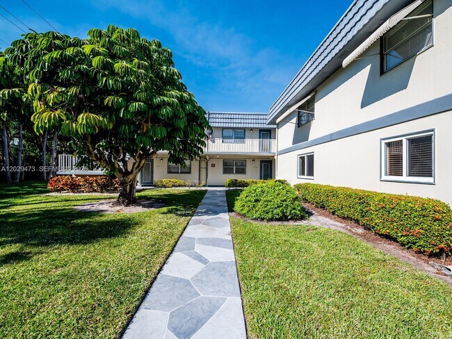 Building Photo - 718 Brittany Park