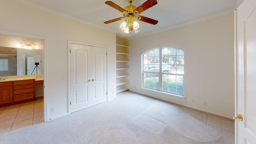 Building Photo - 403 Maple Run Dr