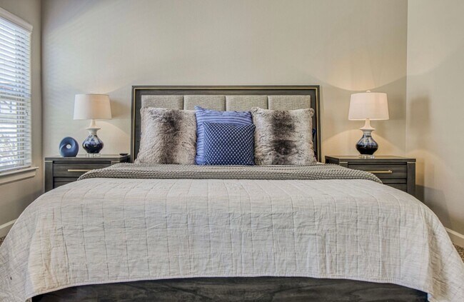 Building Photo - Furnished Eastside Beautiful 3 bed/2 baths...