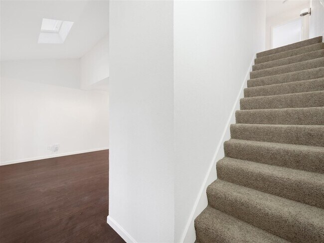 Building Photo - 7611 Woodthrush Dr