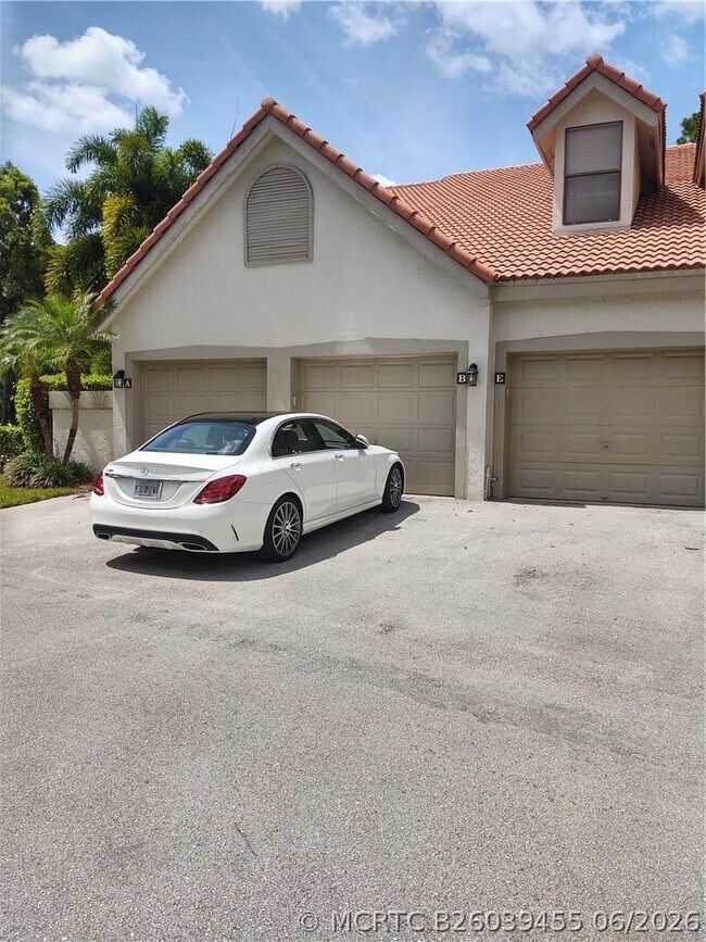 Building Photo - 5801 Coach House Cir