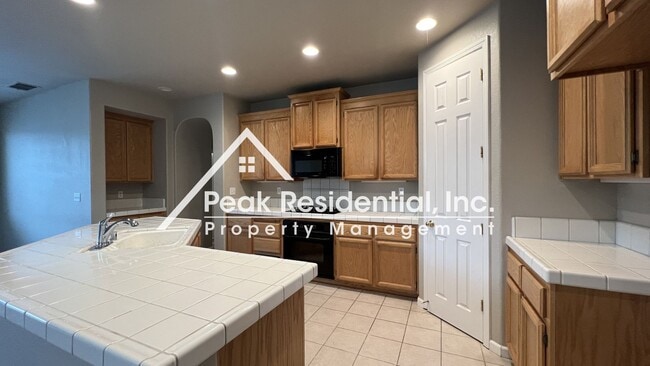 Building Photo - Spacious Elk Grove 3bd/2ba Home with 2 Car...