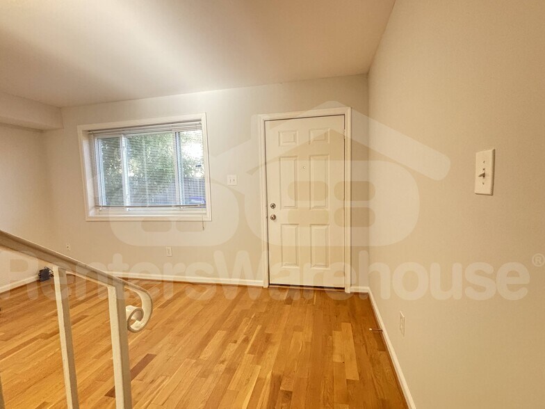 Building Photo - 1216 Westview Terrace