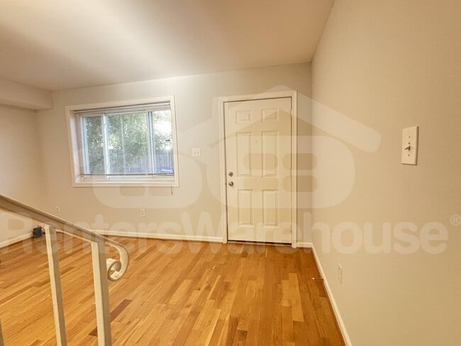 Building Photo - 1216 Westview Terrace
