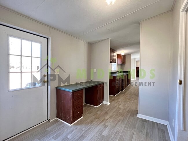 Building Photo - 323 Tabor Dr