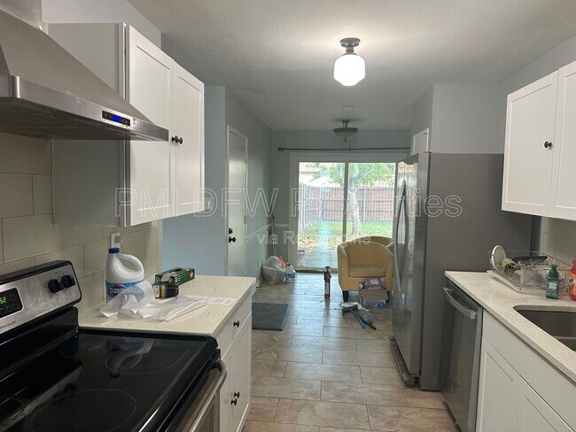 Building Photo - 417 Sandy Knoll Dr