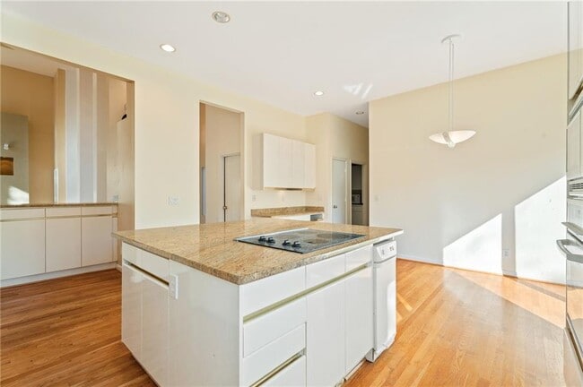 Building Photo - 3010 Bluffton Way