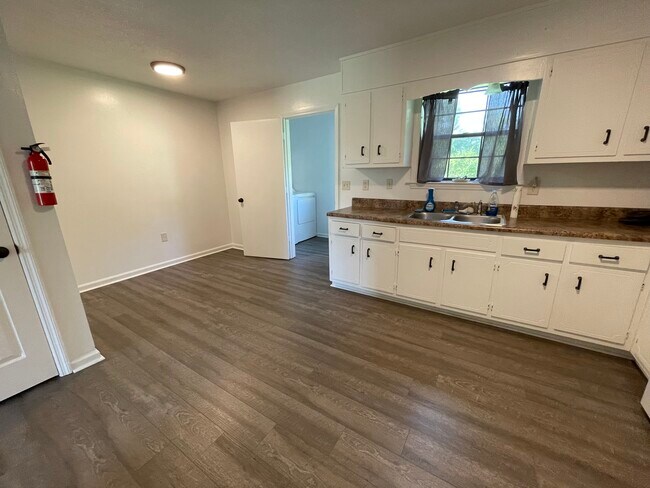 Building Photo - 76 Glenbrook Dr